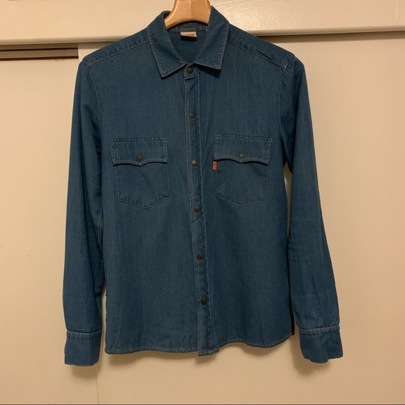 vintage Levi’s denim button down - Picture 1 of 3
